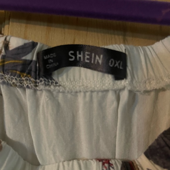 Floral Top - Picture 2 of 2